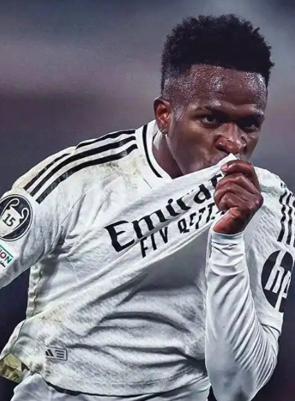 足球在线直播免费观看-索要6000万欧年薪！皇马巨星飘了，续约谈崩，想去英超拿金球奖|维尼修斯|基利安·姆巴佩|皇家马德里|FIFA|萨尔茨堡红牛_新浪体育_新浪新闻